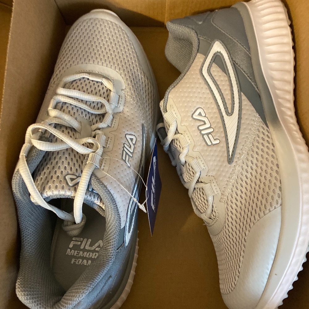FILA Memory Mystic Women’s 10 Grey & White NIB